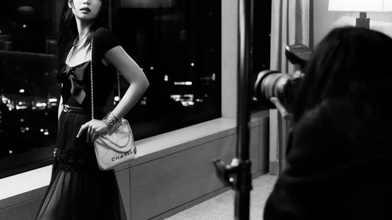 Jennie BLACKPINK dan Alter Egonya Jadi ‘Wajah Baru’ dalam Kampanye Chanel 22