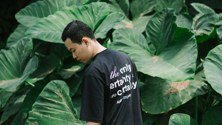 Amore Studios Merilis Koleksi Terbaru ‘Uncertainty’ dengan Permainan Typography dan Monochrome Graphic Bold