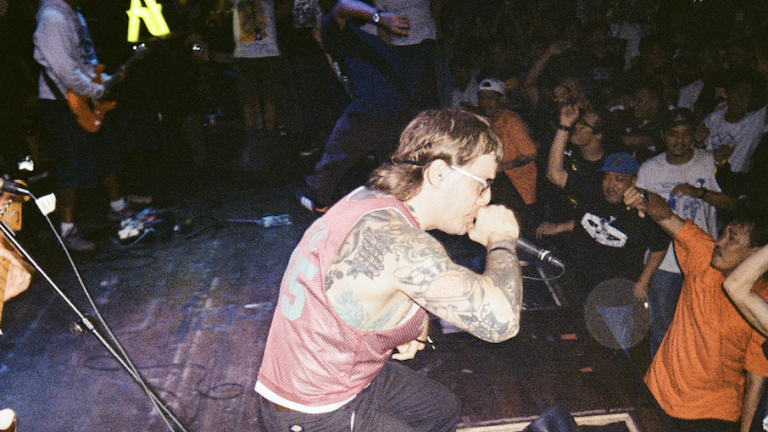 Bertubrukan di kala Toxic Boombox Menyalak: Angel Du$t Gelar Perhelatan Perdana di Jakarta