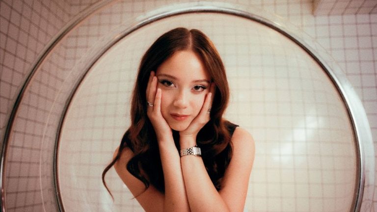 Laufey x Suasanakopi Berikan Kejutan Spesial untuk Penggemar di Jakarta, “A Very Laufey Holiday Drink” 