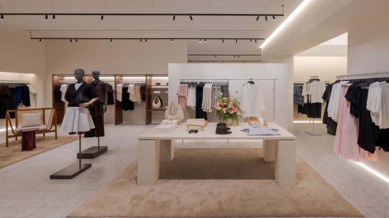 COS Resmi Hadir di Jakarta, Buka Store Pertama di Indonesia