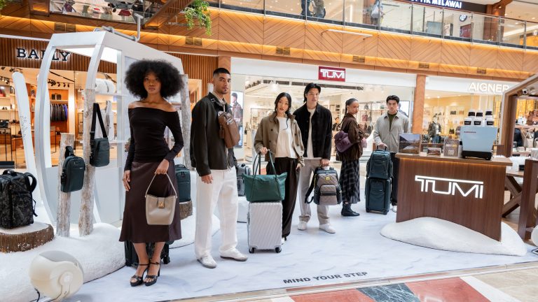 TUMI Hadirkan Alpine Chalet Pop-Up di PIM 2, Rayakan Koleksi Fall/Winter 2026