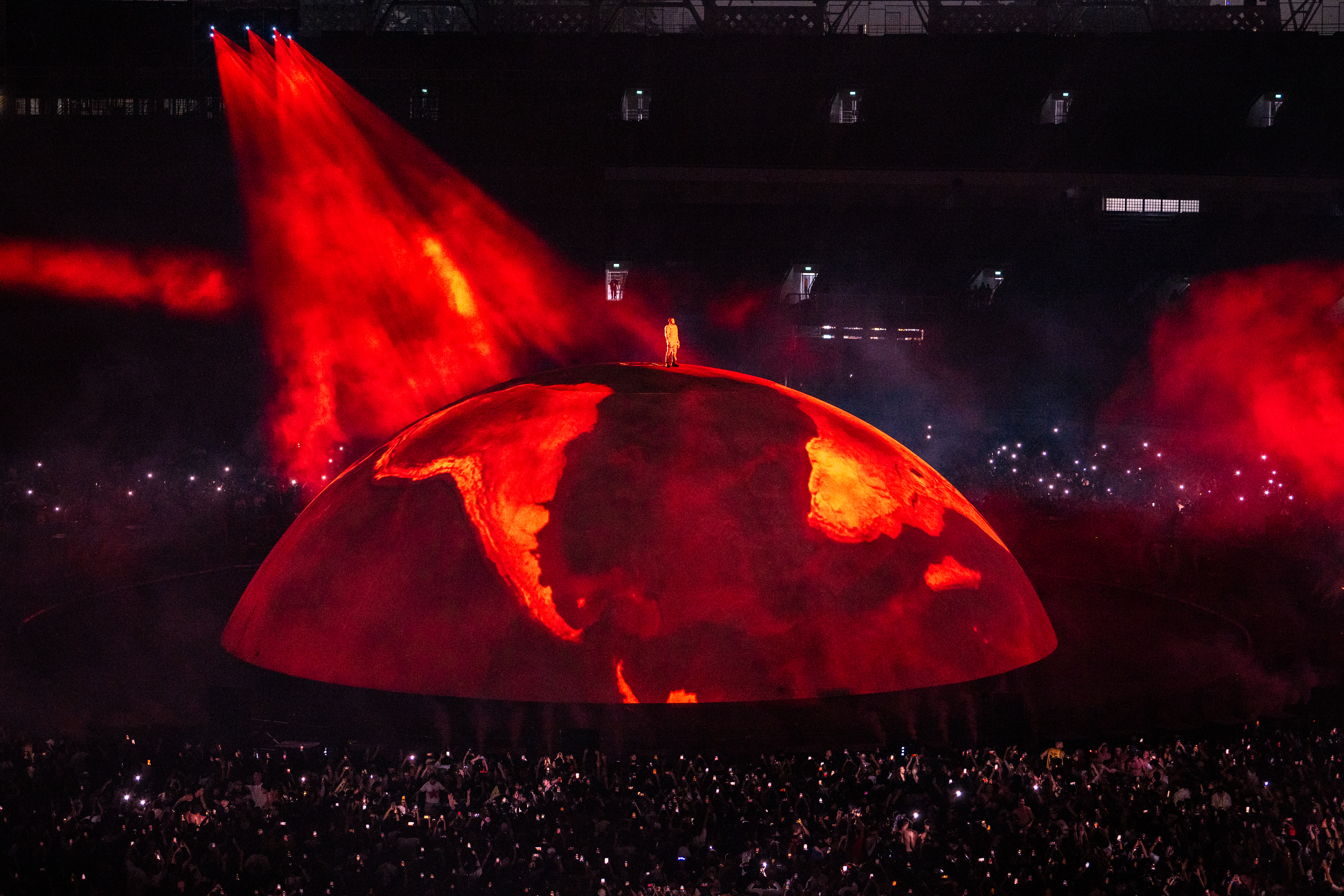 YE Live in Jakarta: Bukan Sekadar Konser Musik, Panggung 360° Bawa Pengalaman Menonton ke Level Berbeda